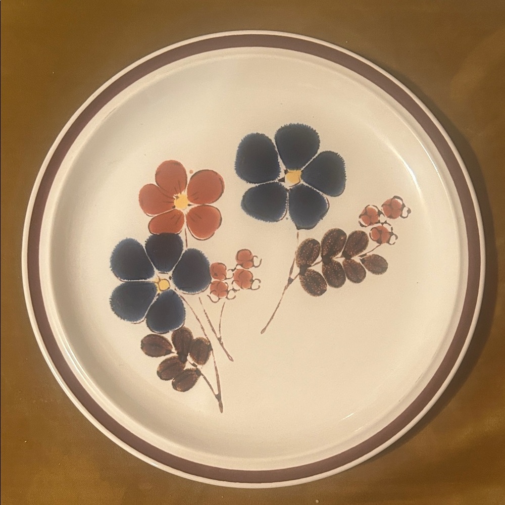 Edgemere Stoneware Dinner Plates